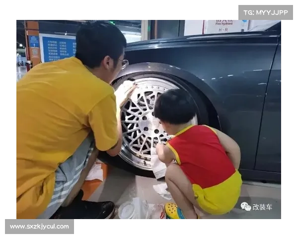 低趴奥迪A6L更方便萌娃上车,两岁小孩都说爱了爱了 低趴奥迪A6L更方便萌娃上车,两岁小孩都说爱了爱了